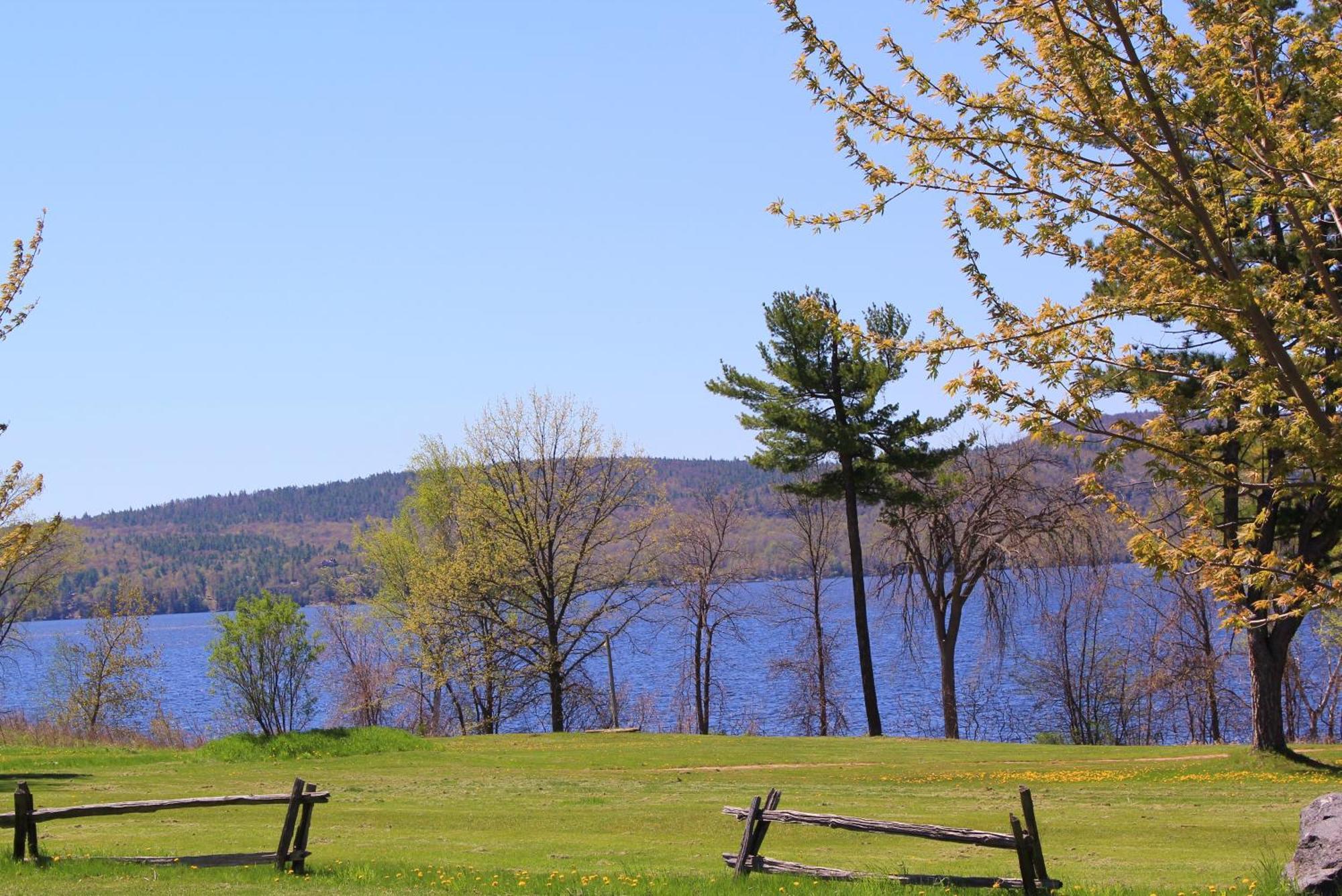 Highlands Four Season Resort Calabogie エクステリア 写真