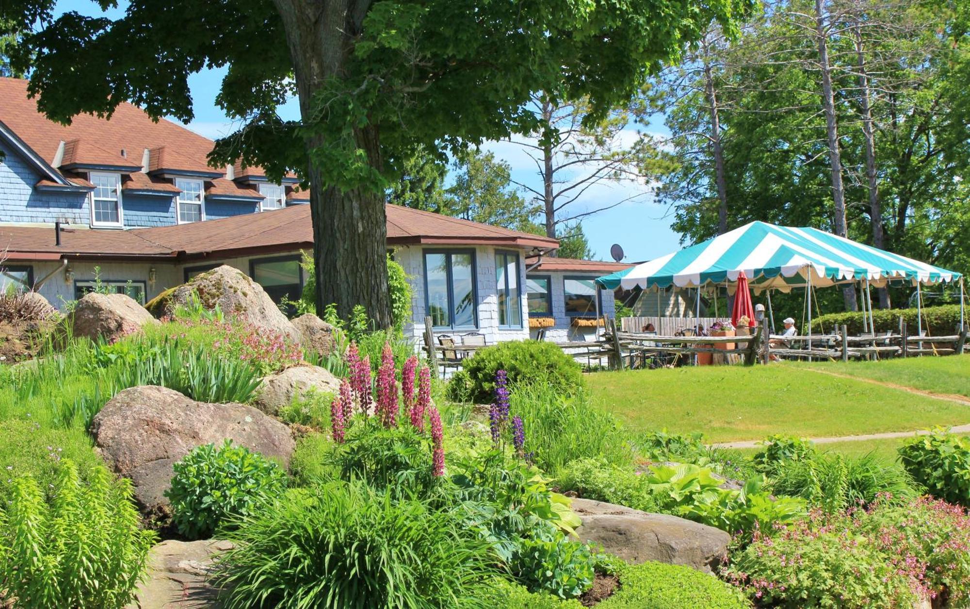 Highlands Four Season Resort Calabogie エクステリア 写真