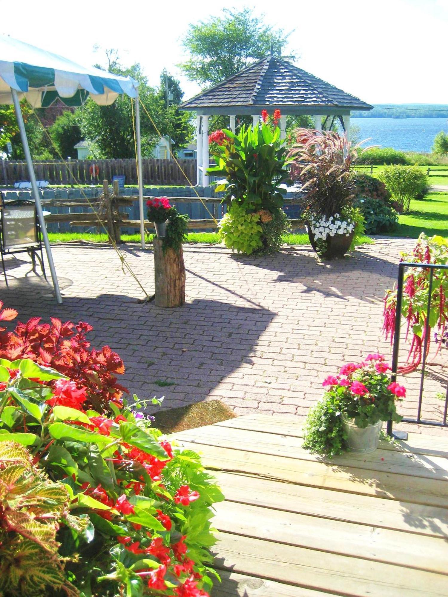 Highlands Four Season Resort Calabogie エクステリア 写真