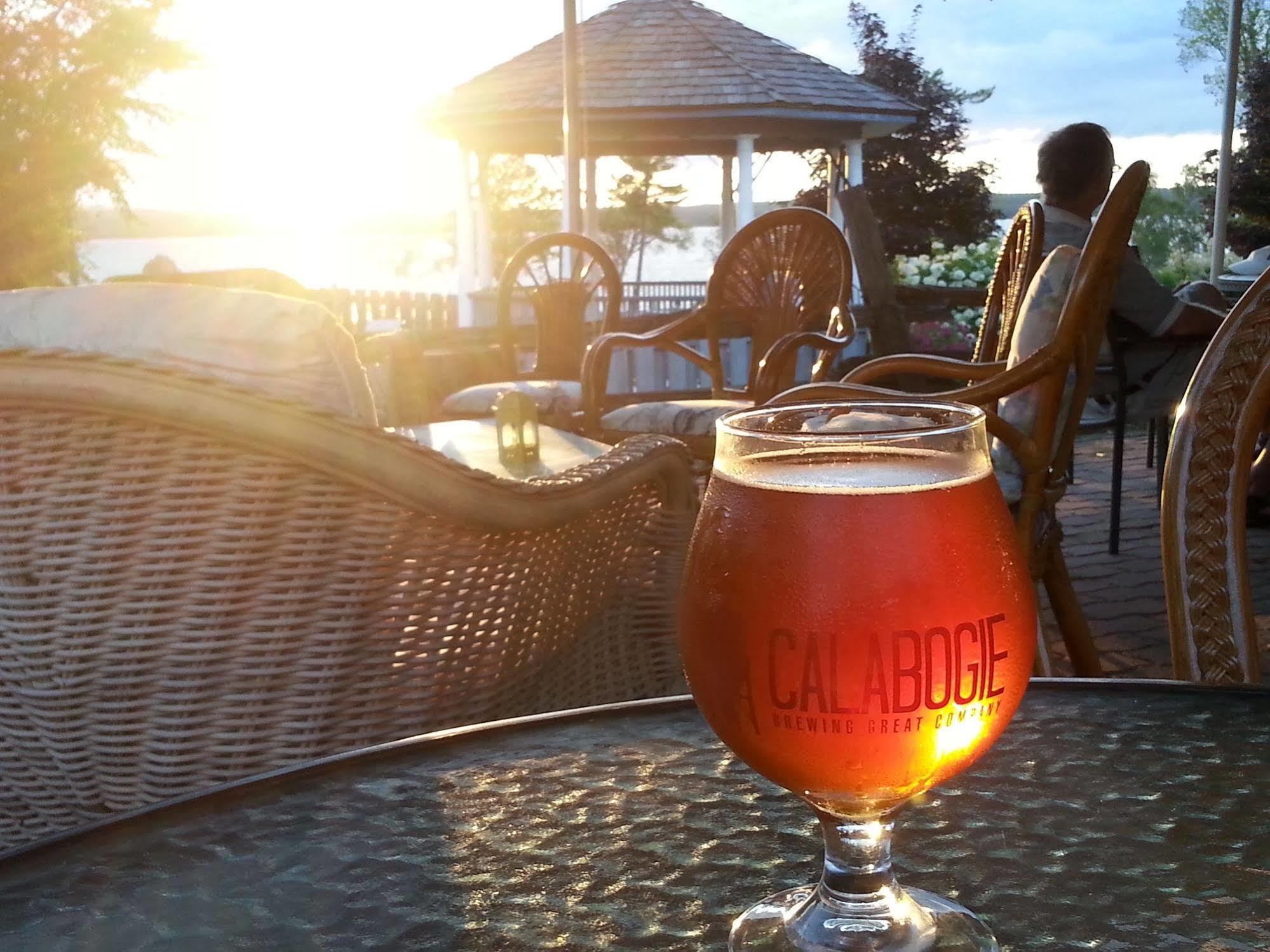 Highlands Four Season Resort Calabogie エクステリア 写真
