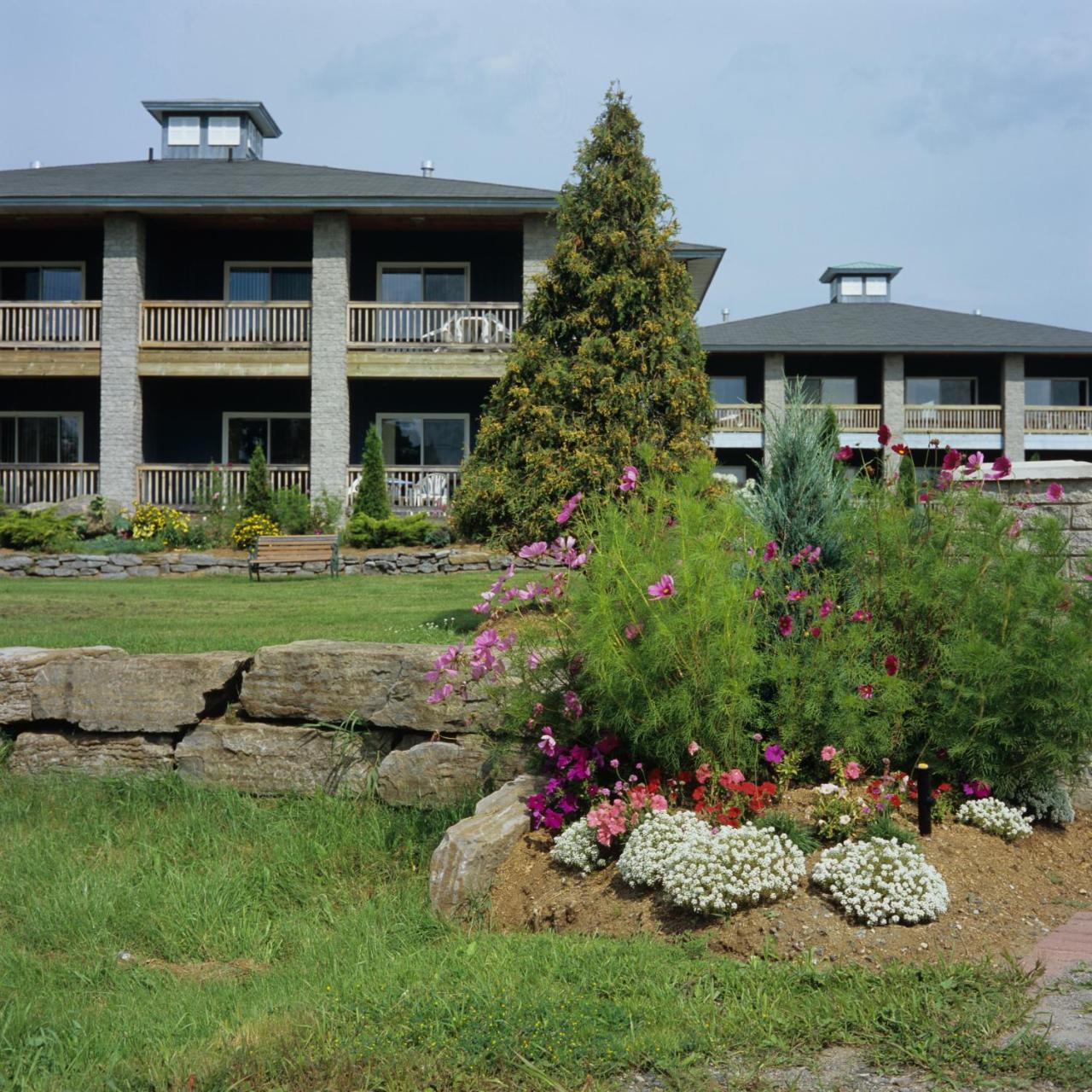 Highlands Four Season Resort Calabogie エクステリア 写真